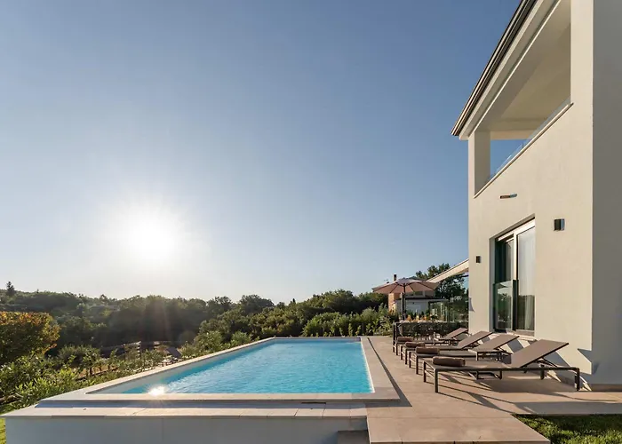 Villa Noah - Luxurious With Private Pool