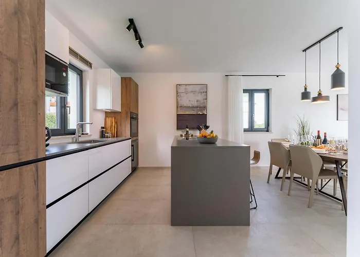 Noah - Luxurious With Private Pool Vranje Selo