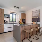 Noah - Luxurious With Private Pool *