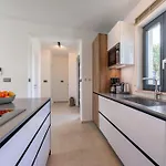 Βίλα Noah - Luxurious With Private Pool Vranje Selo