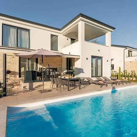 Vila Noah - Luxurious With Private Pool Vranje Selo