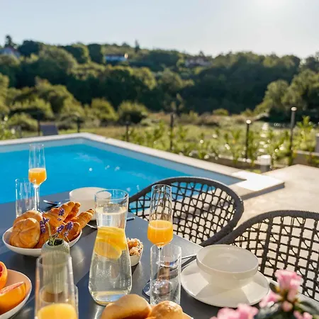 Noah - Luxurious With Private Pool