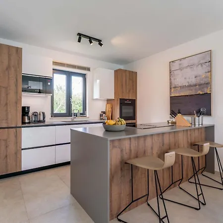 Noah - Luxurious With Private Pool *