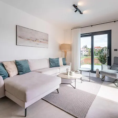 Noah - Luxurious With Private Pool Willa