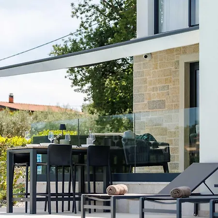 Noah - Luxurious With Private Pool Willa *