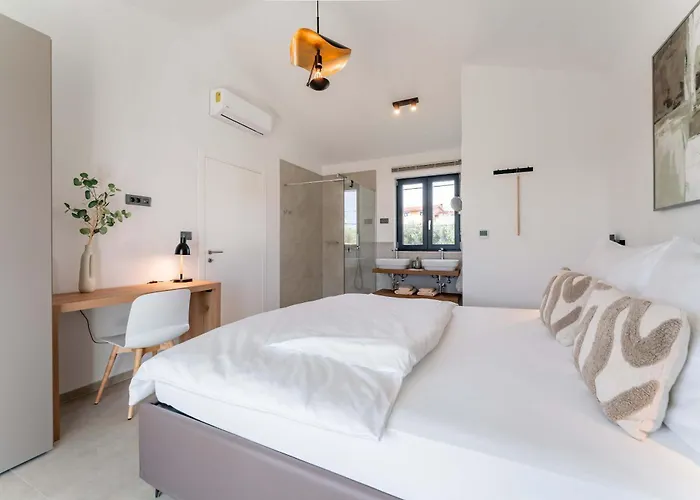 Noah - Luxurious With Private Pool Vila