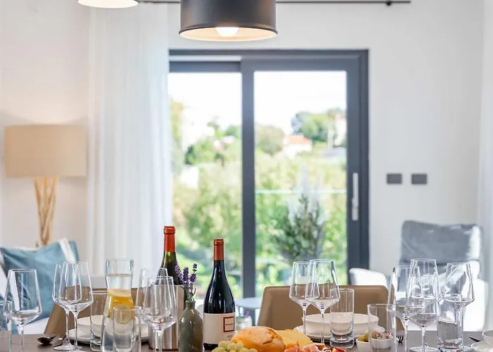 Noah - Luxurious With Private Pool Vila